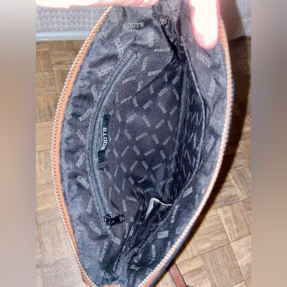 Women’s ROOTS cognac brown thin strap shoulder Bag - Picture 11 of 15